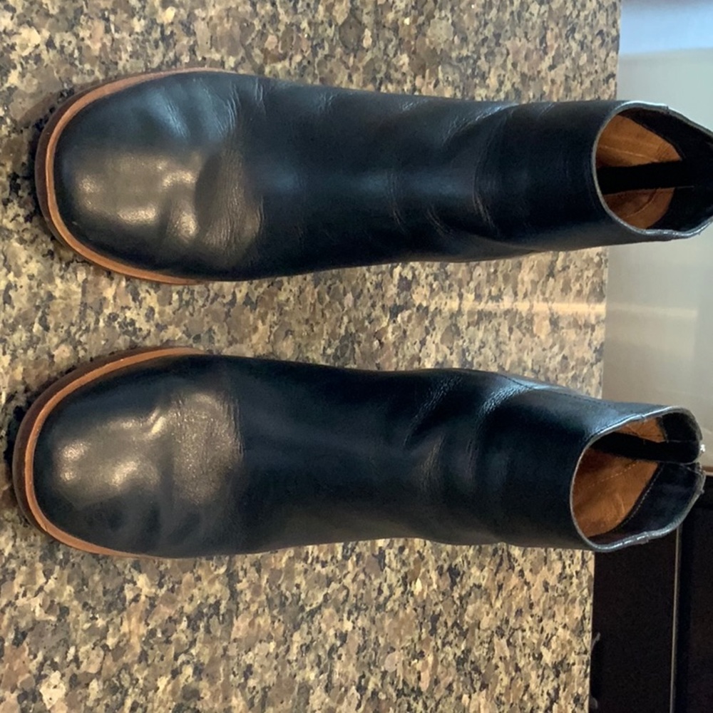 Women’s Black Leather Ankle Boots.  Very good condition with minimal wear.